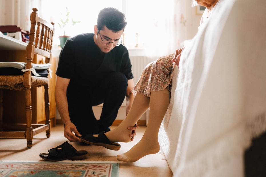 diferencia entre cuidadora y empleada de hogar - Club de Cuidadores